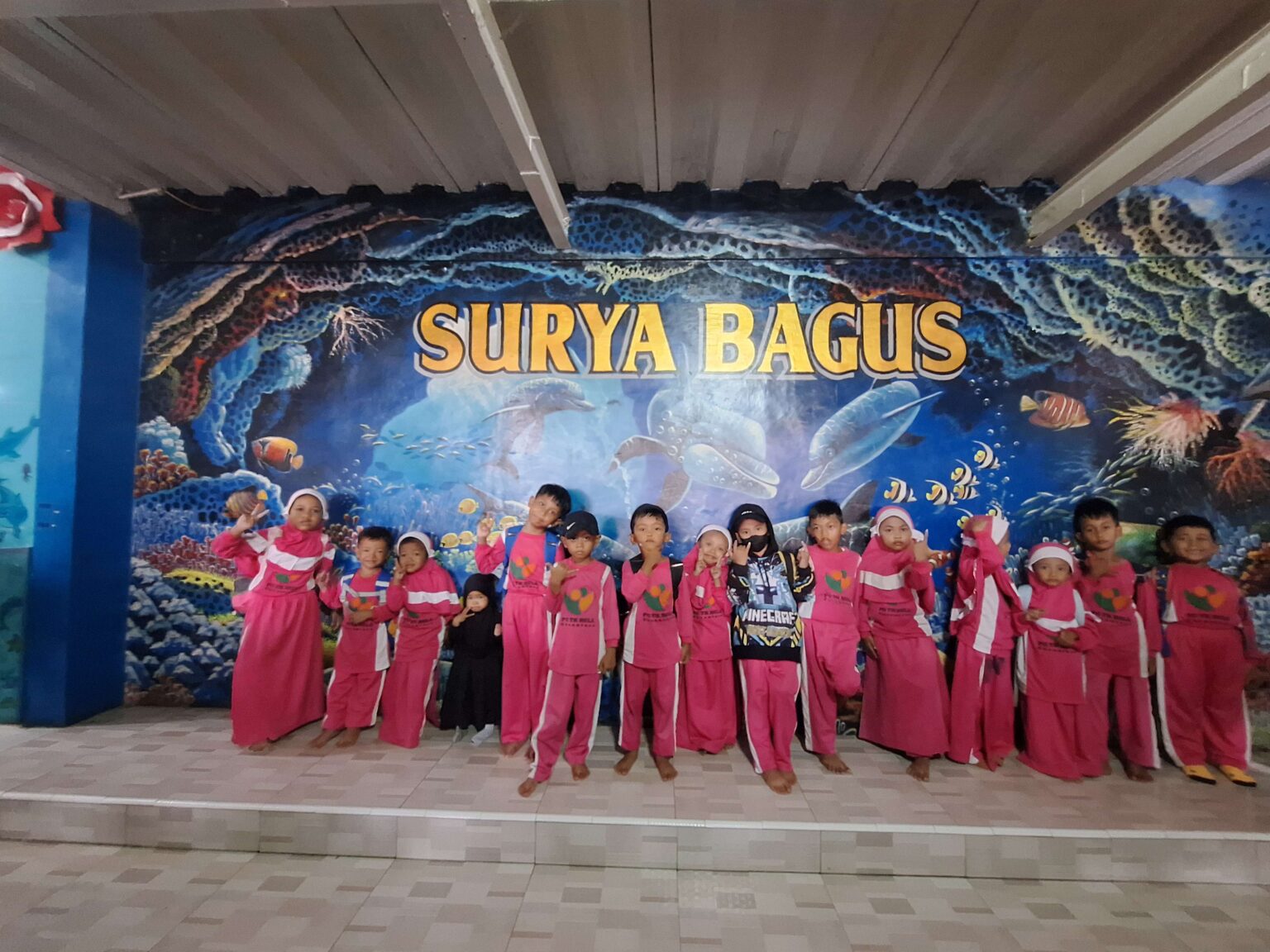 BERENANG BERSAMA